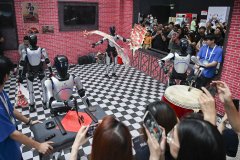 再到智元、傅身智能机械人——每个赛道都出现 